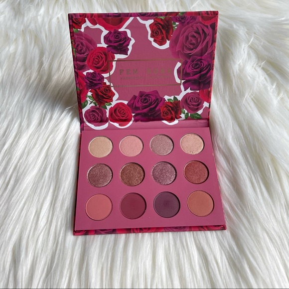 Colourpop Other - Fem rosa colourpop eyeshadow palette
